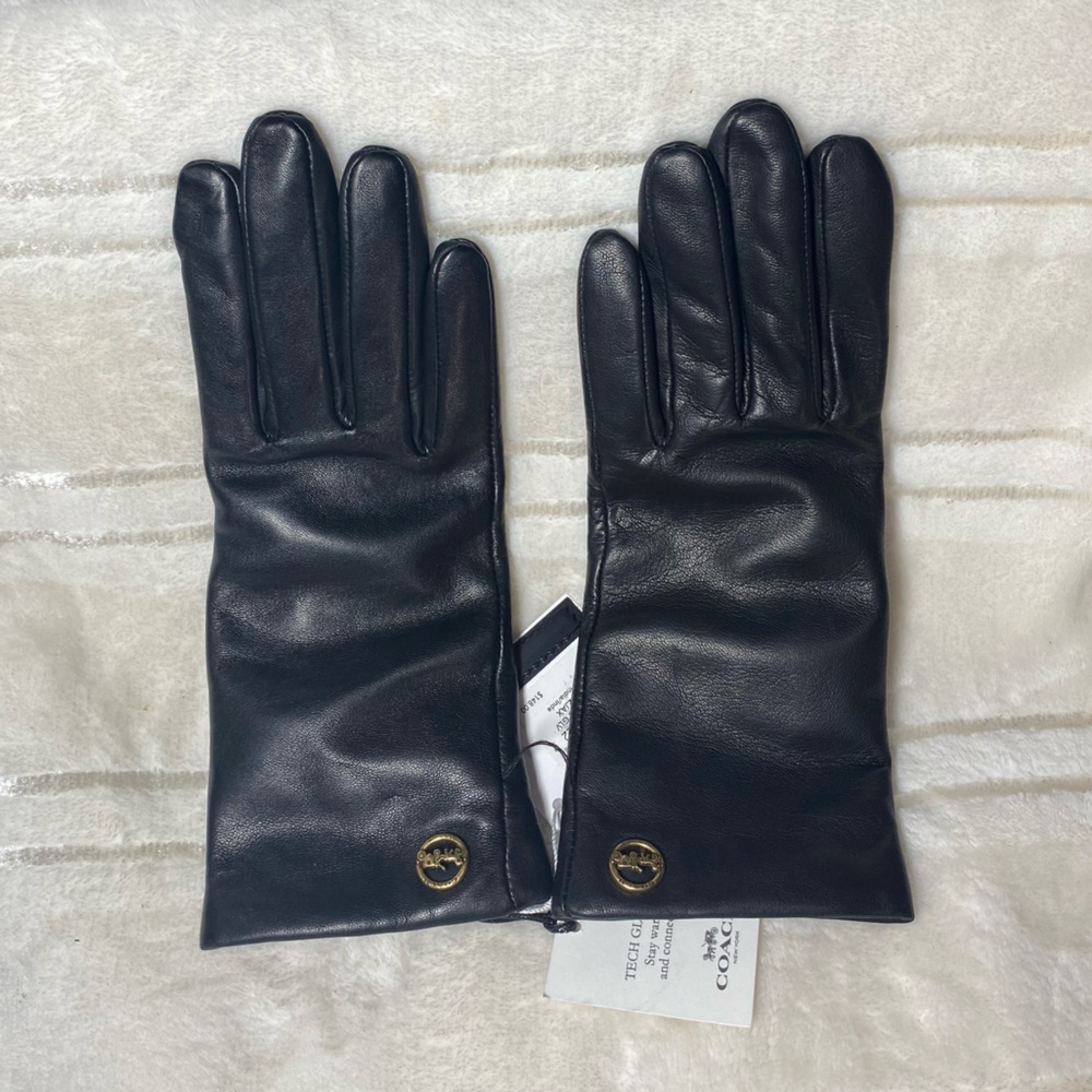 Sculpted Signature Leather Tech Gloves